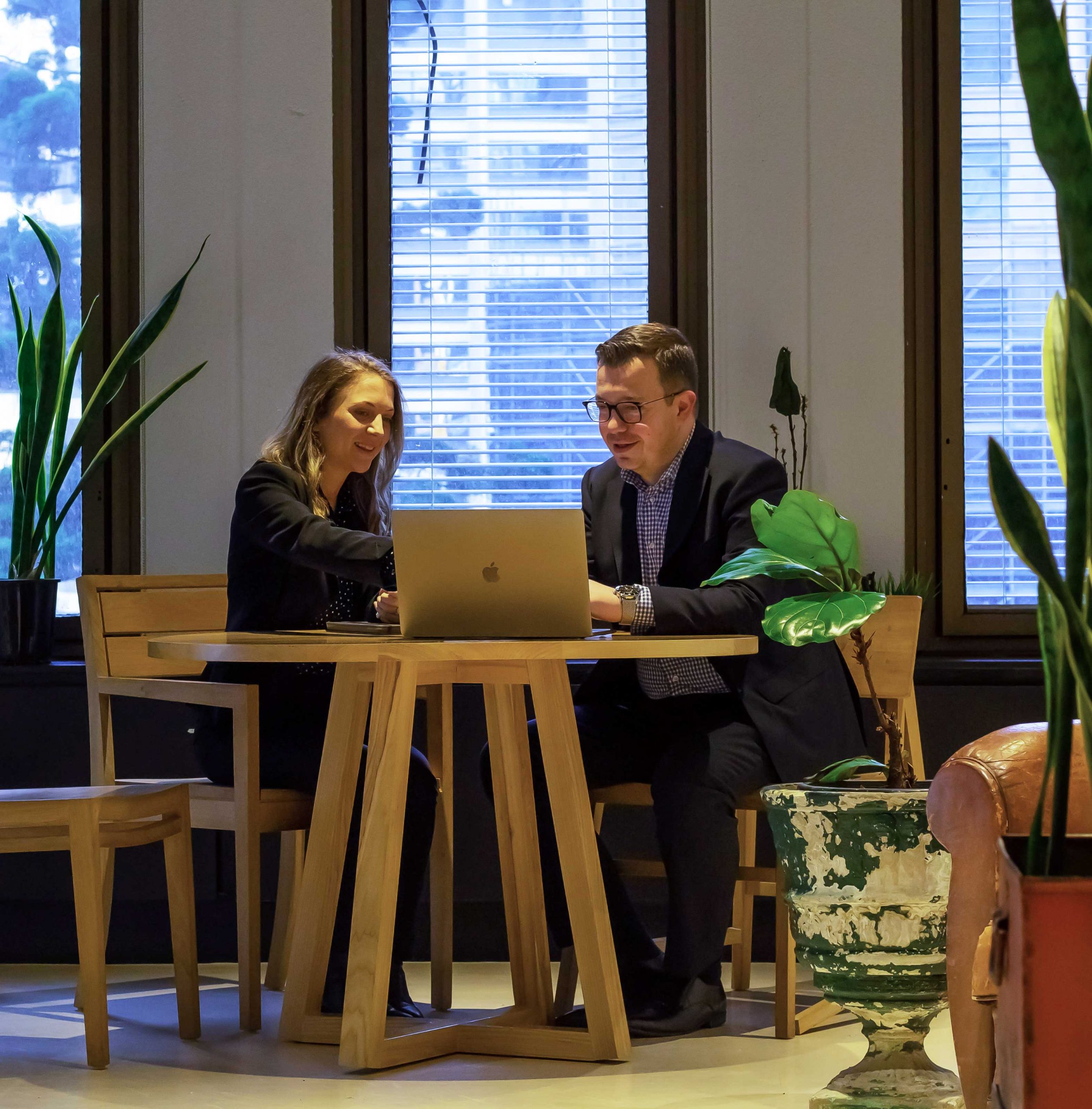 Two loyalty consultants discussing at a table